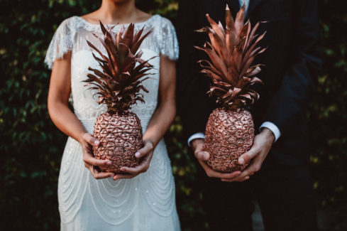 tropical-wedding-ananas-sposi